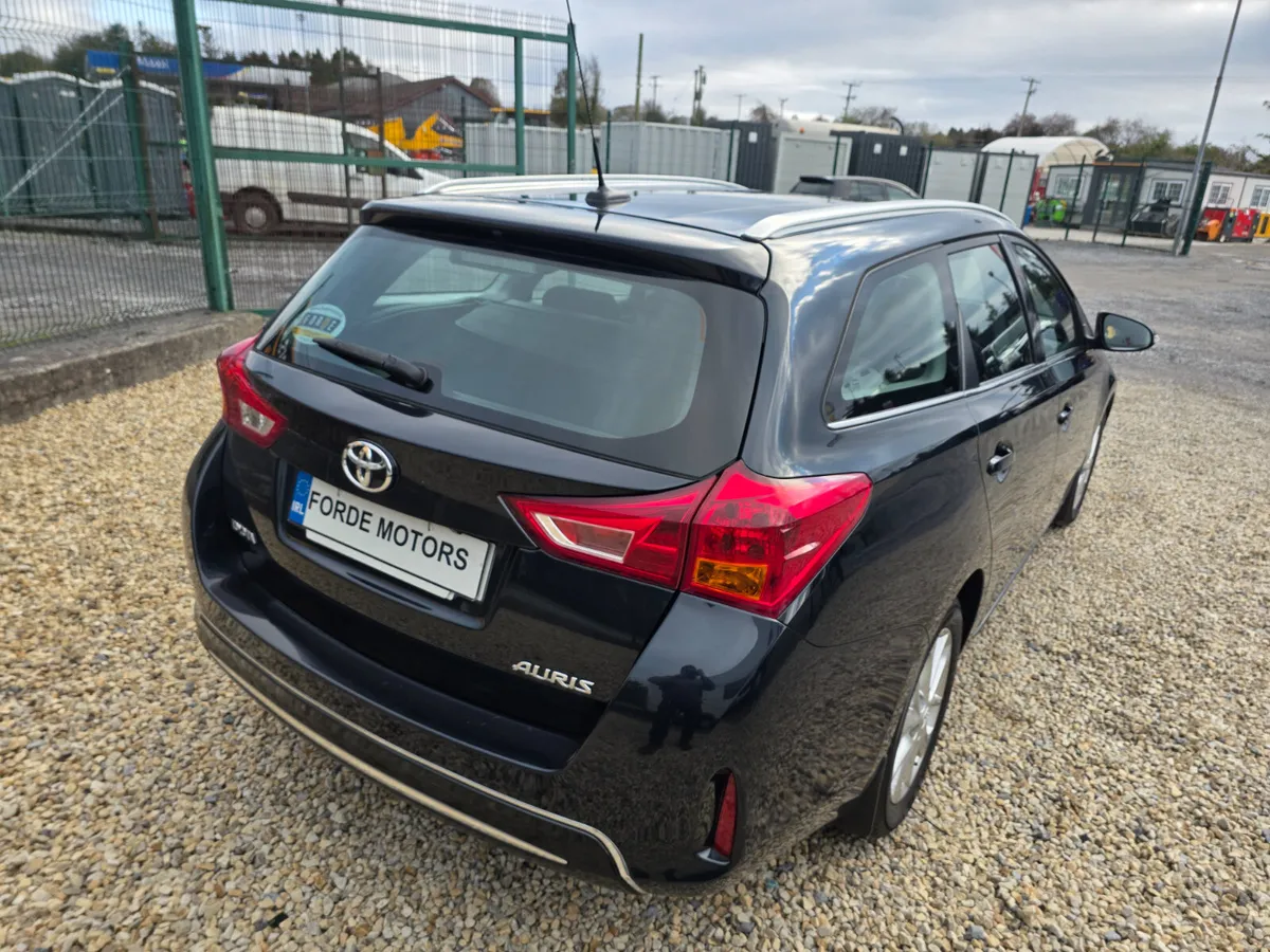 Toyota Auris  Estate 2014 - Image 4