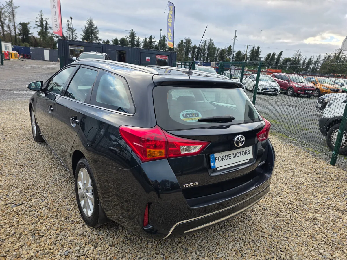 Toyota Auris  Estate 2014 - Image 3