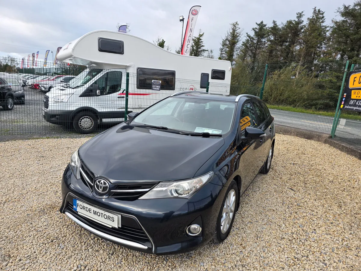 Toyota Auris  Estate 2014 - Image 2