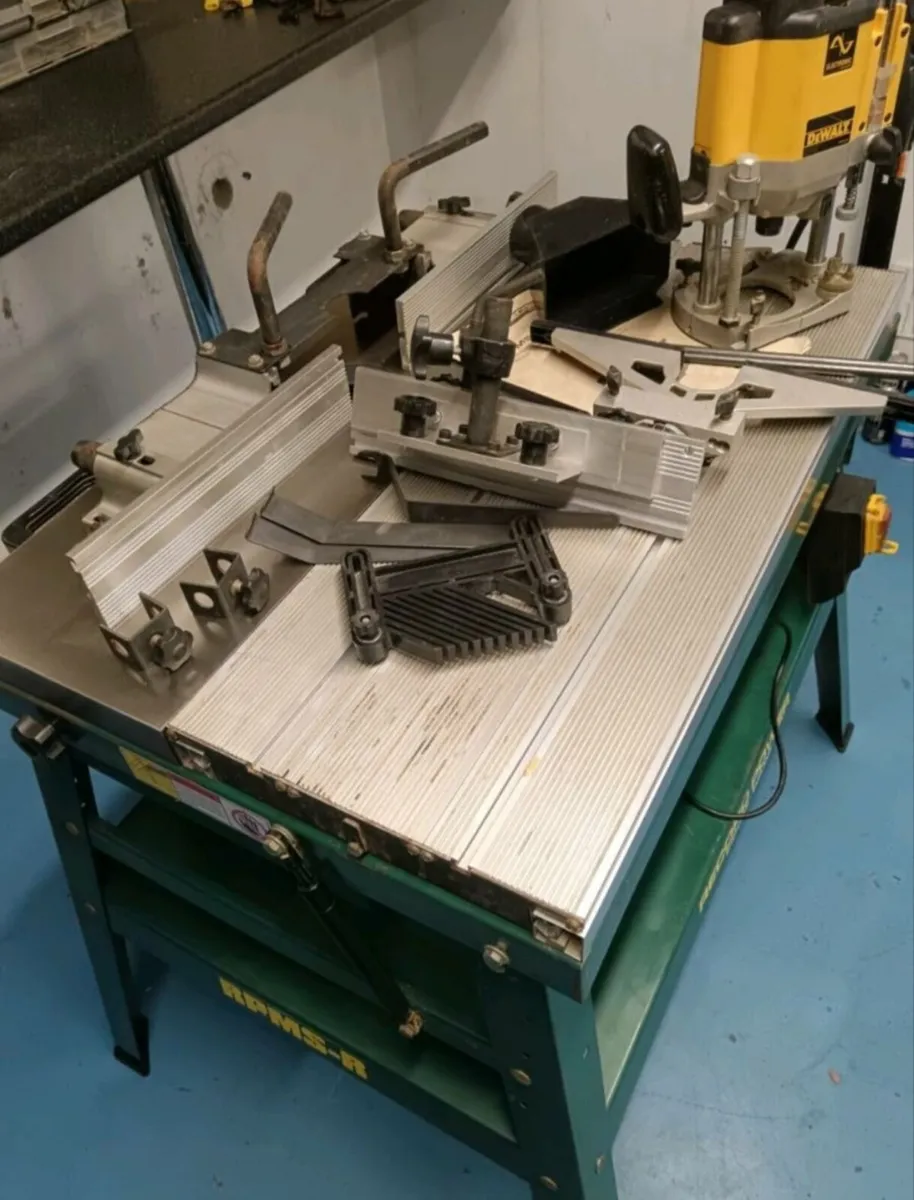 Record Router Table And DeWalt Router - Image 2