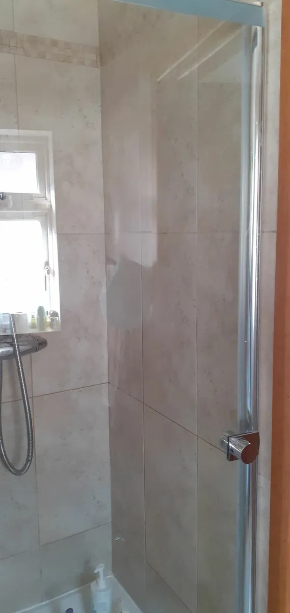 Jacuzzi bath,  Shower door - Image 2