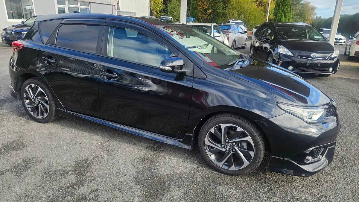 2016-2 Toyota Auris - Image 2