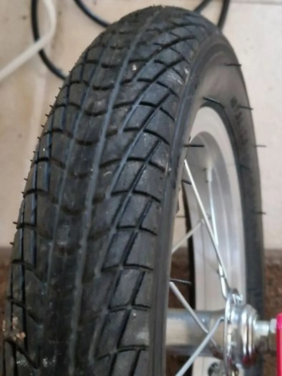 SUPERTOYS Balance Bike in Excellent/NEW condition - Image 4