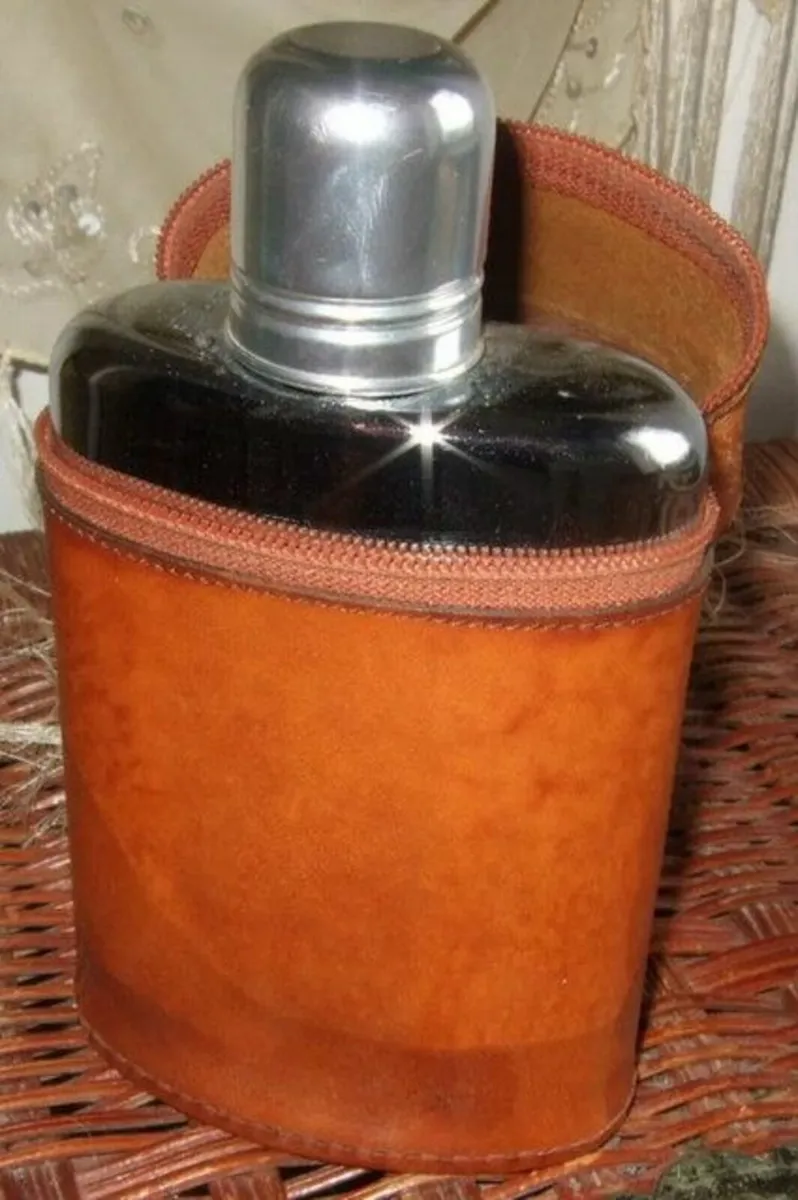 Vintage Harrods Hip Flask & Leather Case - Image 4