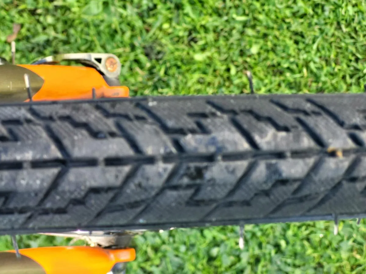 URBAN X  HYBRID DISC BRAKES  SELDOM USED - Image 2