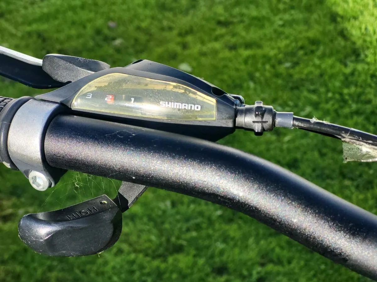 URBAN X  HYBRID DISC BRAKES  SELDOM USED - Image 3