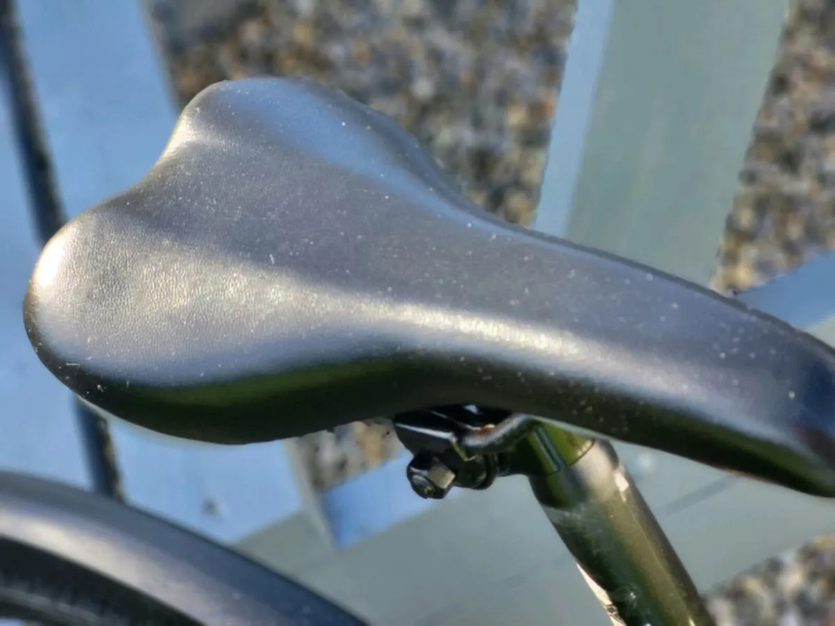 URBAN X  HYBRID DISC BRAKES  SELDOM USED - Image 4