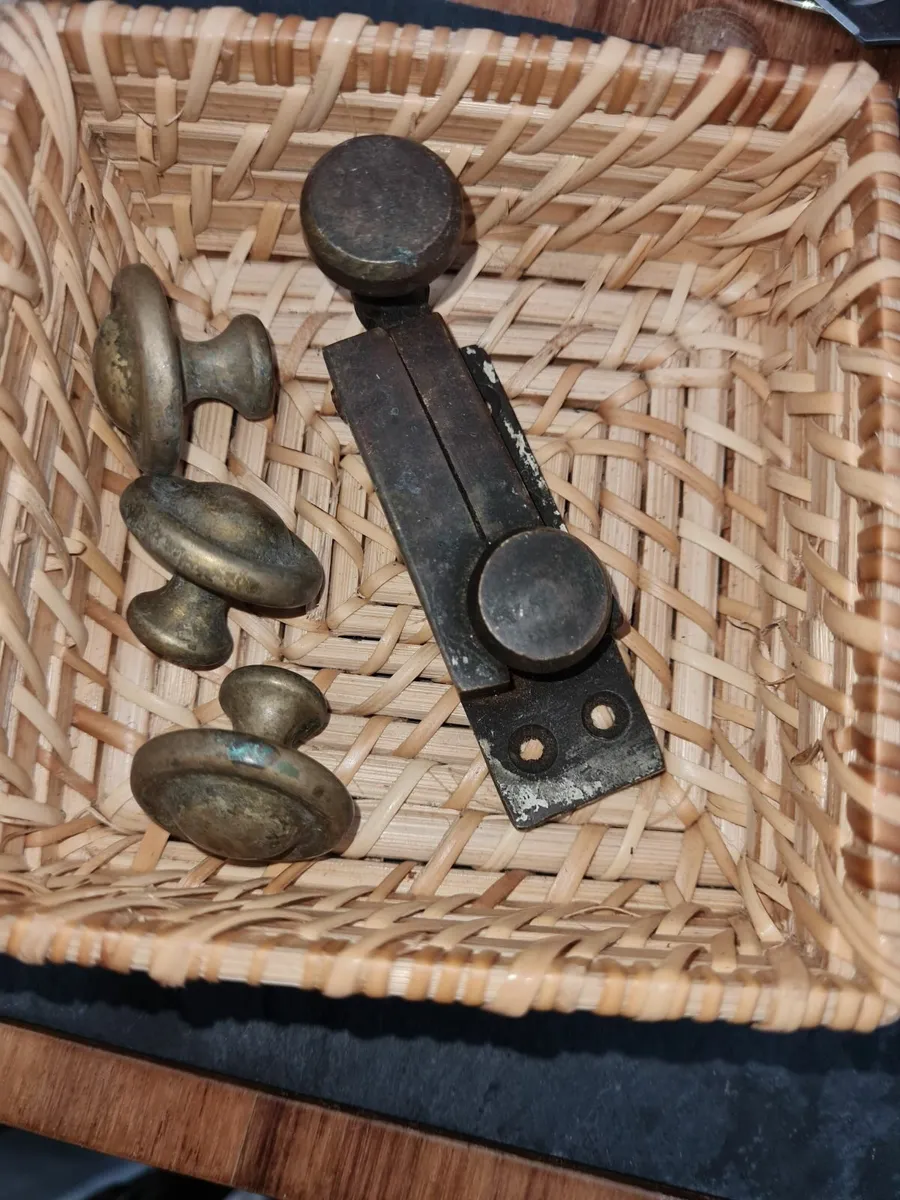 Sash window latch, brass knobs