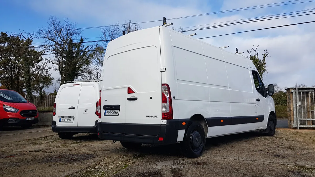 Renault Master 201D LWB 130KM AS NEW VAT INVOICE - Image 4