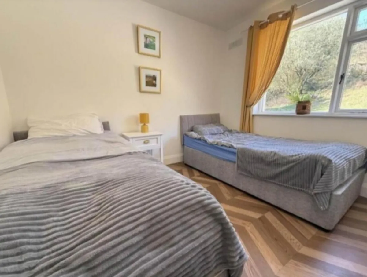 Single beds - Image 2