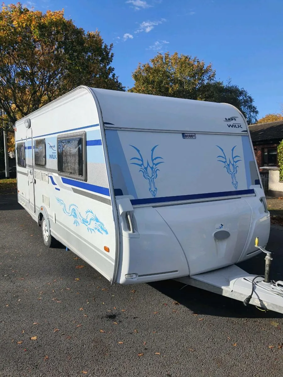 Fixed bed caravan - Image 1