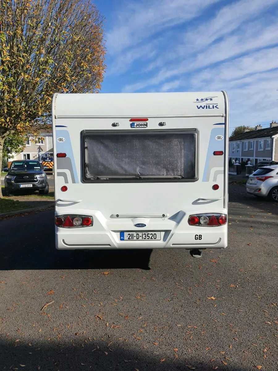 Fixed bed caravan - Image 2