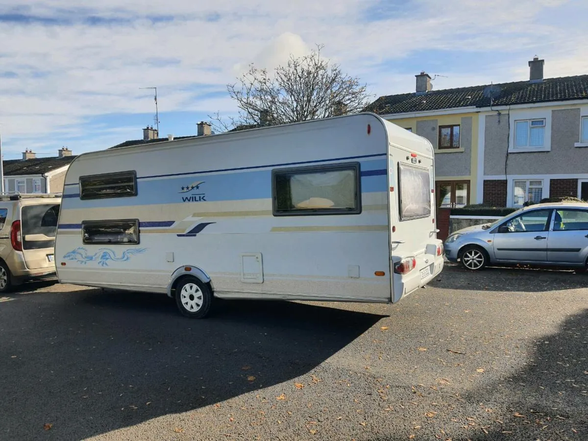 Fixed bed caravan - Image 4