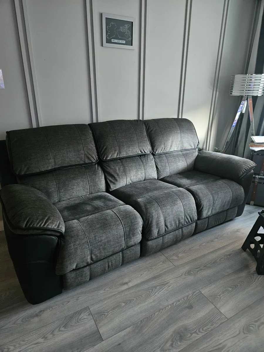 Reclining couch - Image 2