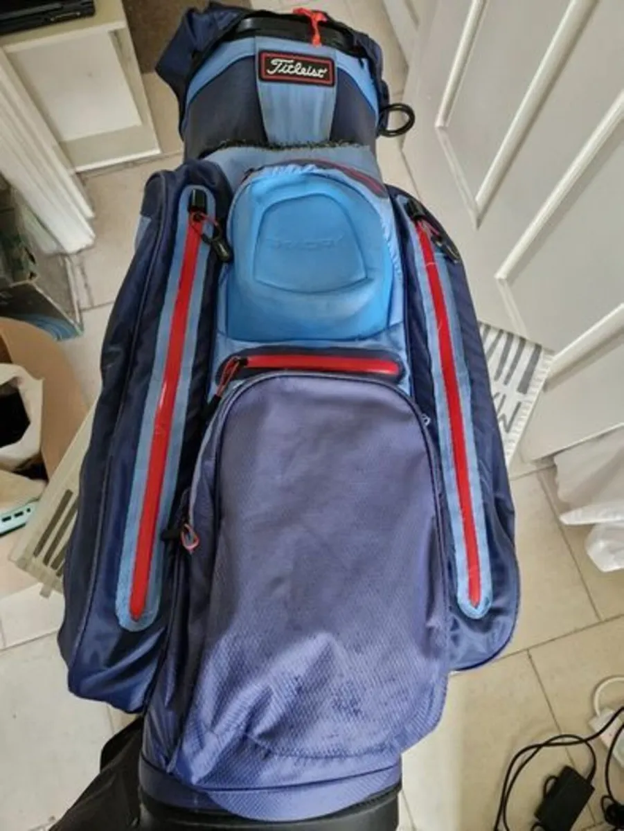 Titleist Golf Club Golf Bag in excellent condition - Image 4