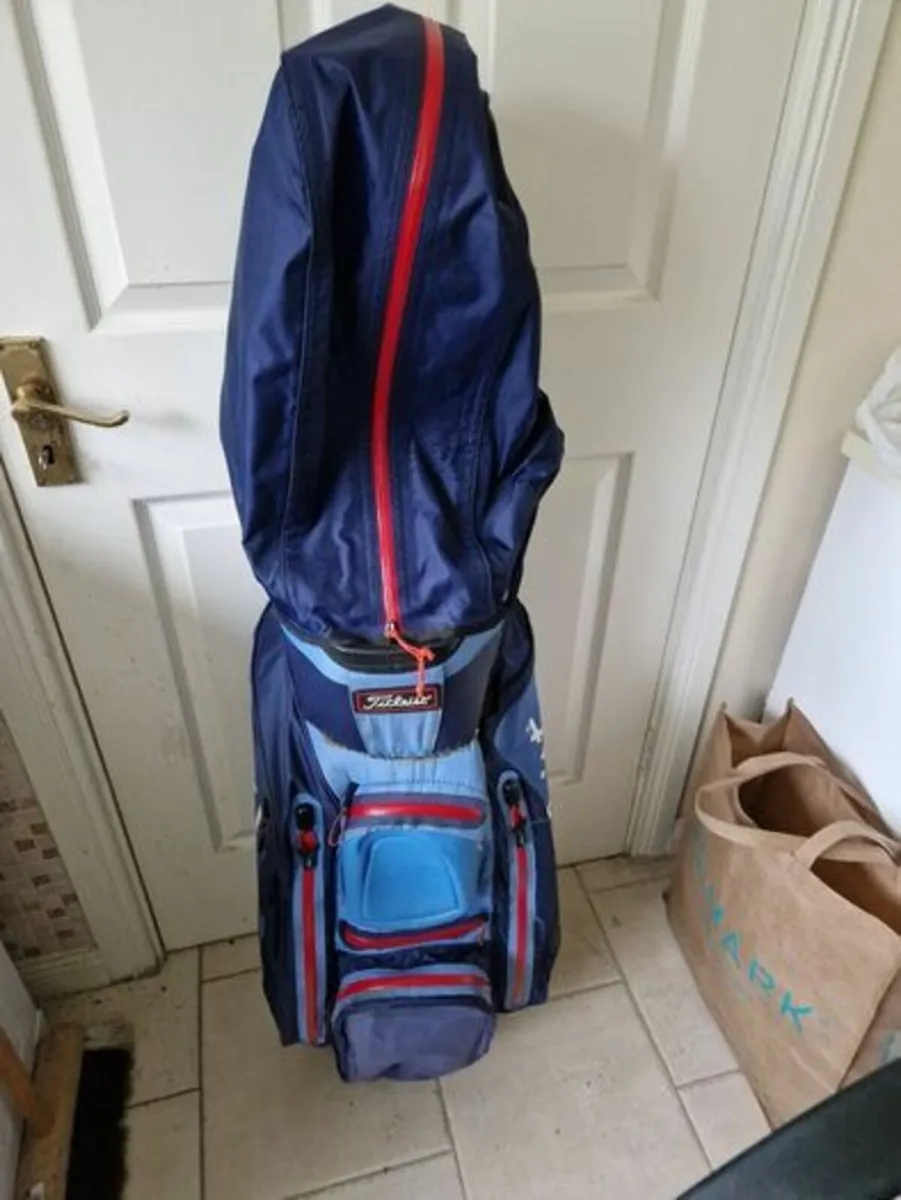 Titleist Golf Club Golf Bag in excellent condition - Image 1