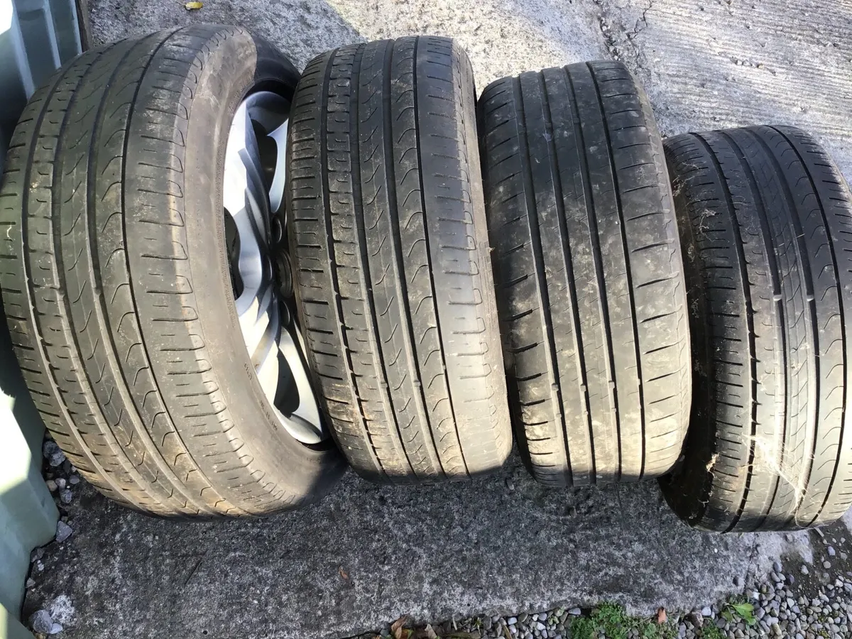 Bmw Alloys plus tyres - Image 2