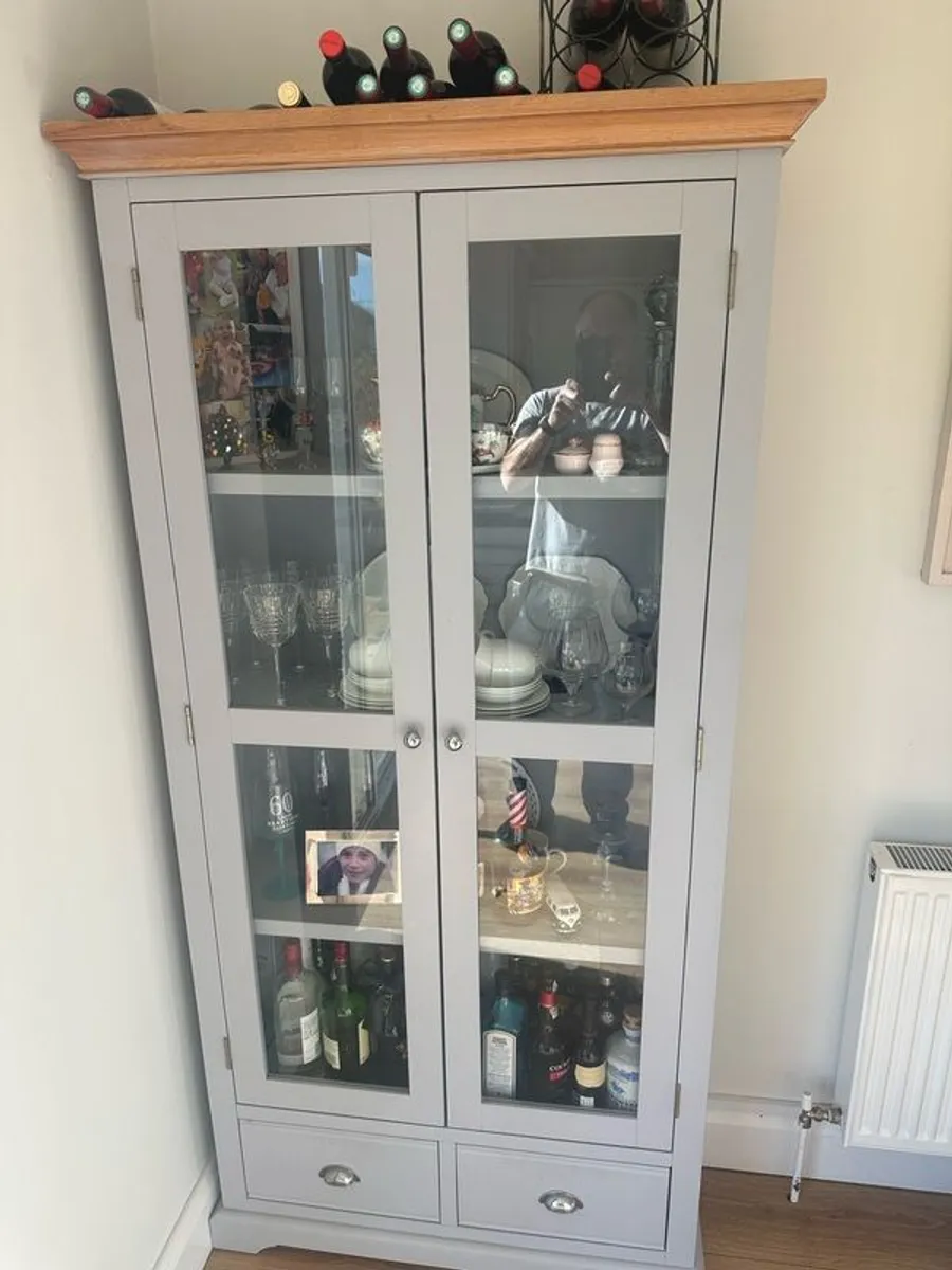 Dresser - Image 1