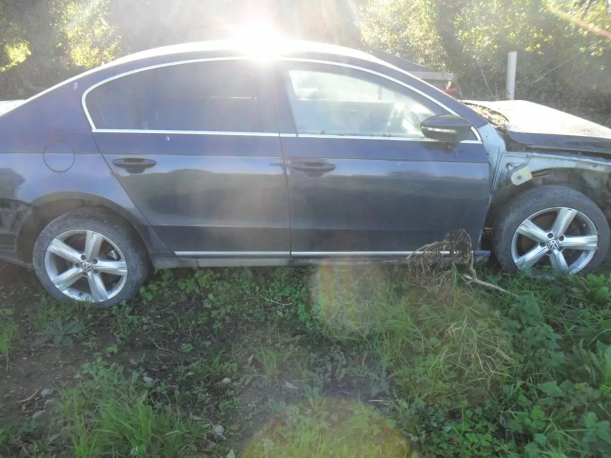 VW Passat 2012 for breaking only - Image 1