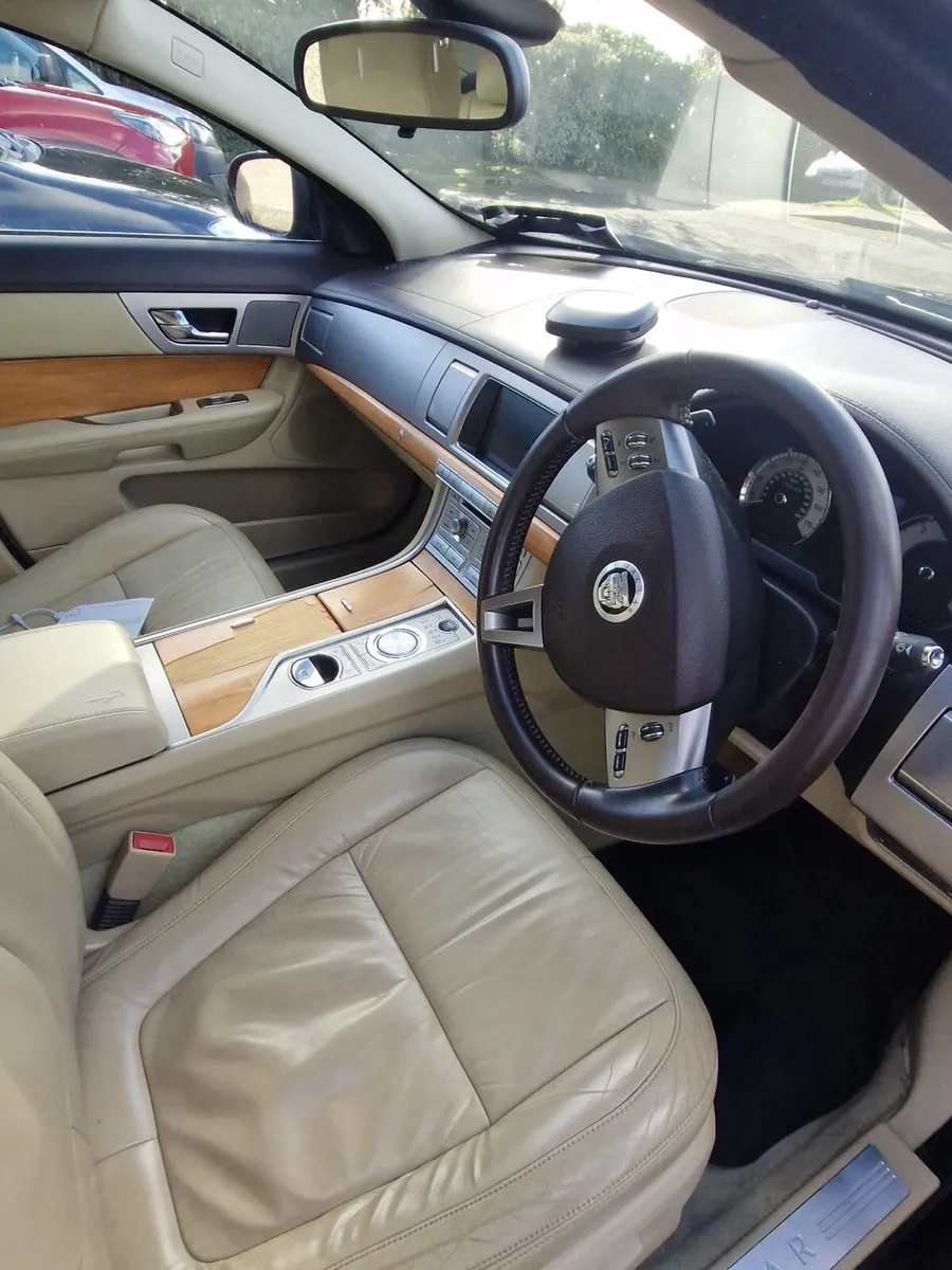 Gentleman Wanted for Jaguar XF 3.0 Diesel 2011 - Image 4