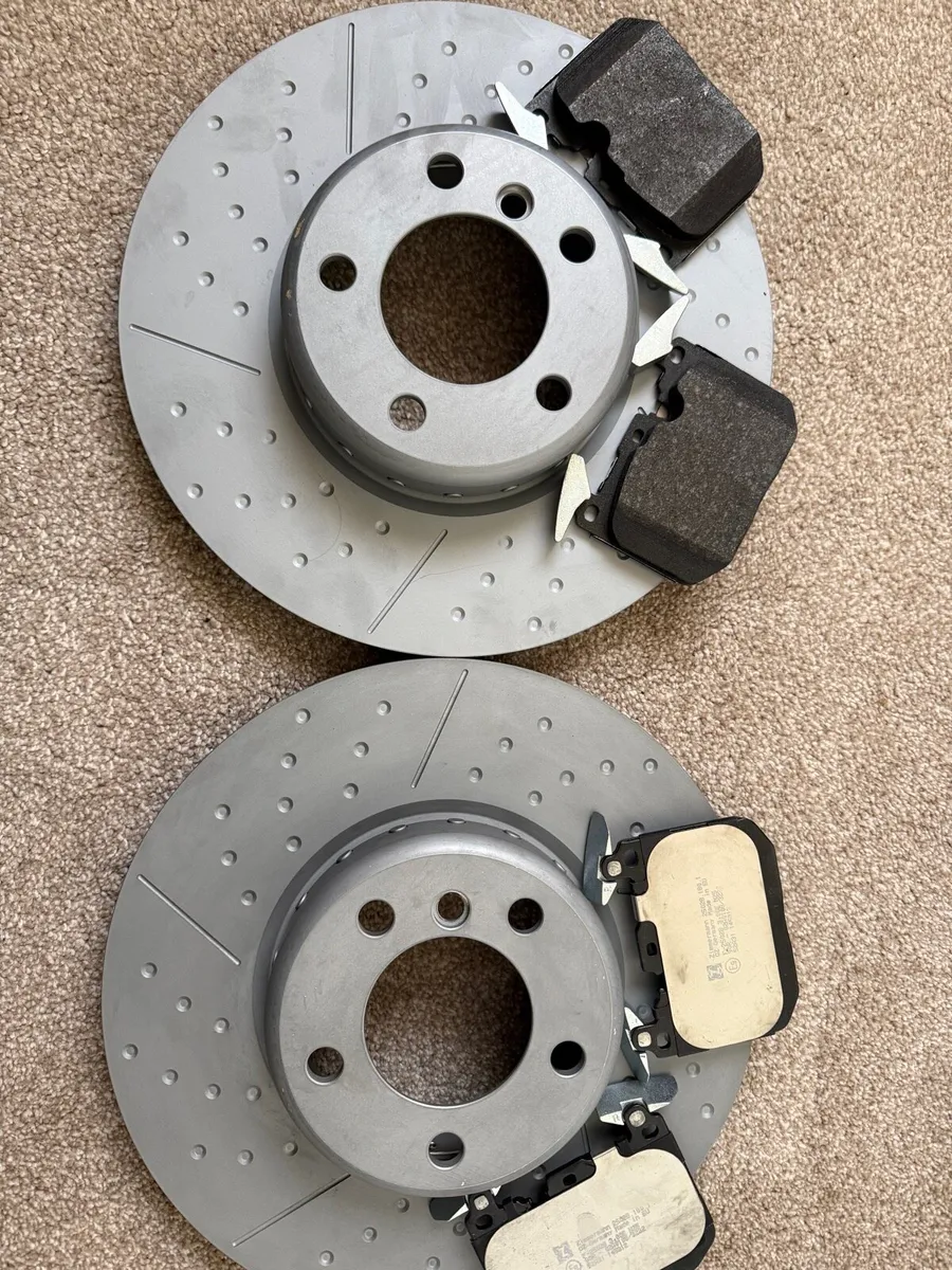 Bmw 335d front brake discs and pads - Image 1