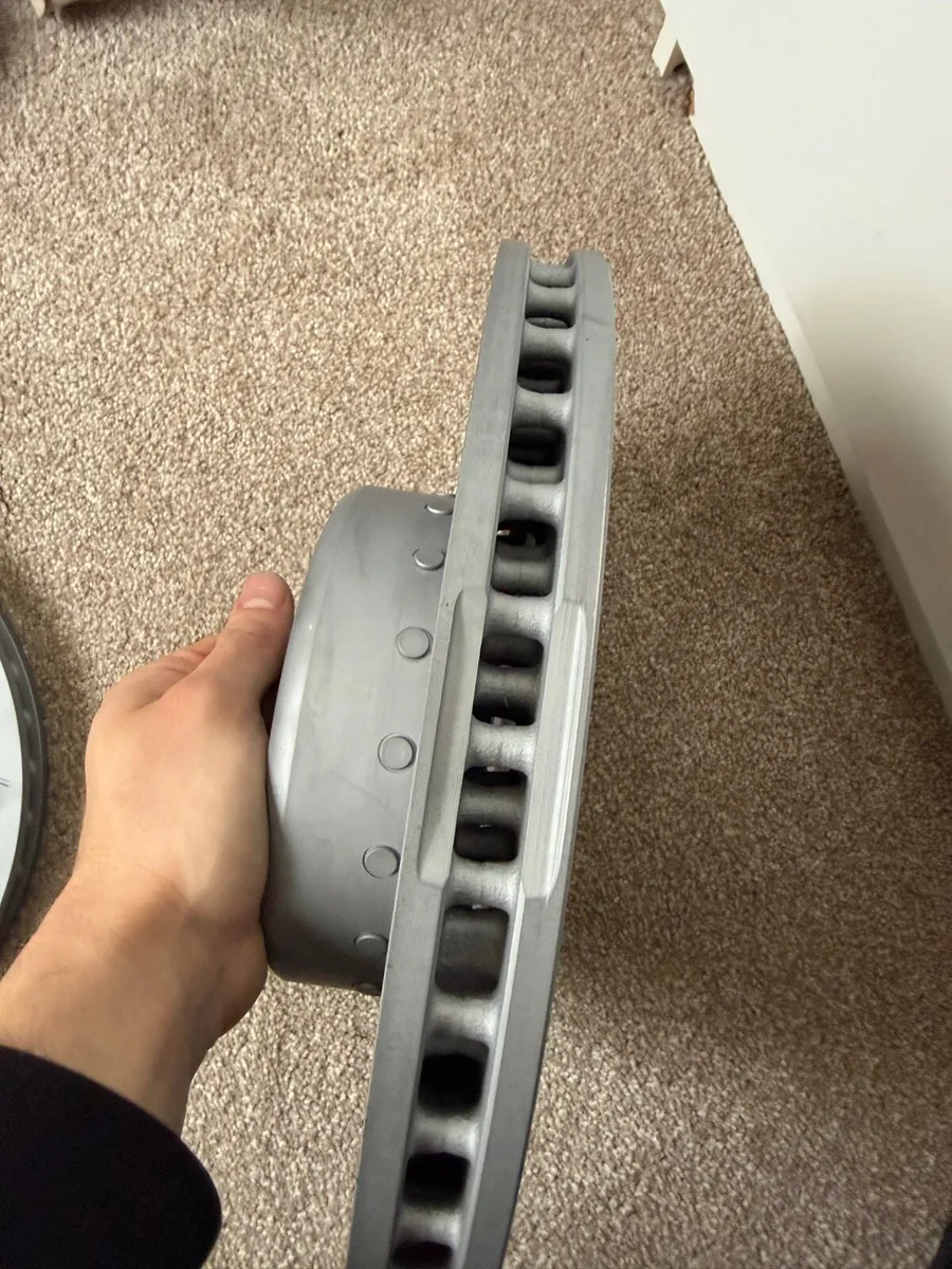 Bmw 335d front brake discs and pads - Image 3