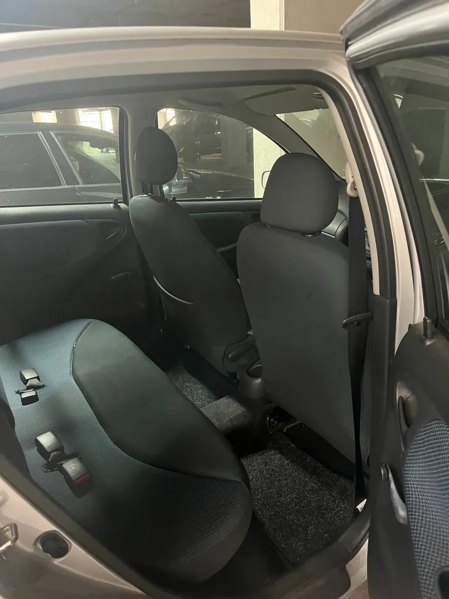 Toyota Yaris 2005 - Image 3
