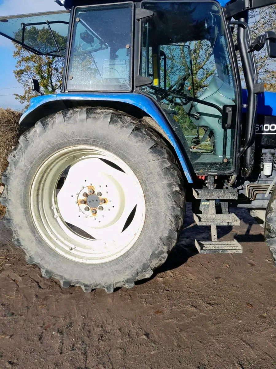 Tractor wheels and tyres - Image 1