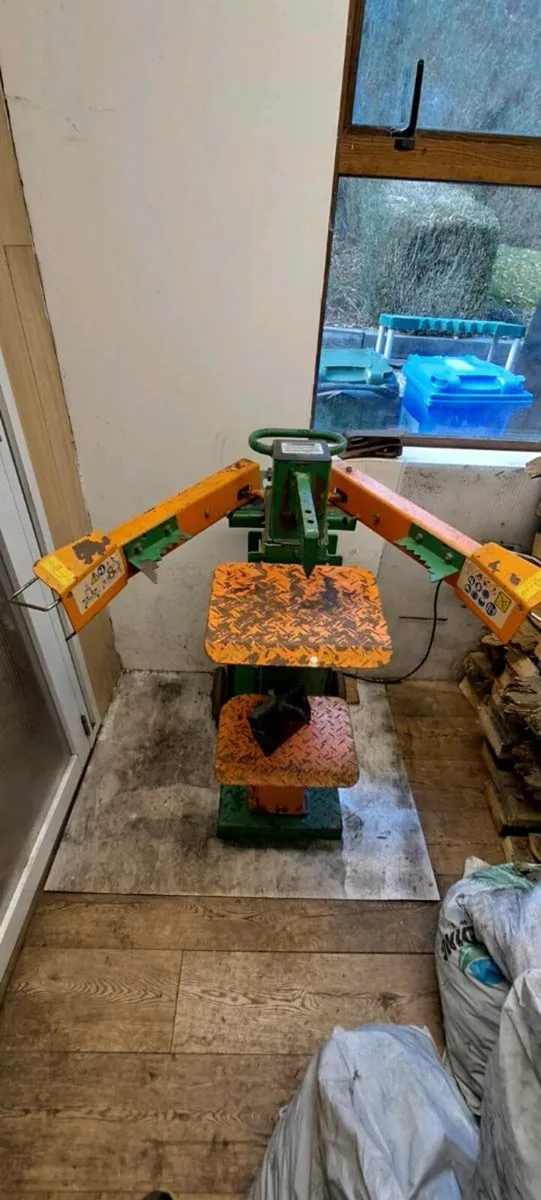 Log splitter - Image 1