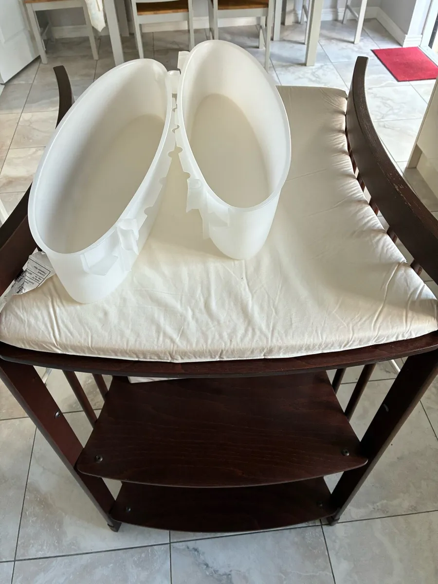 Baby changing station - Image 2