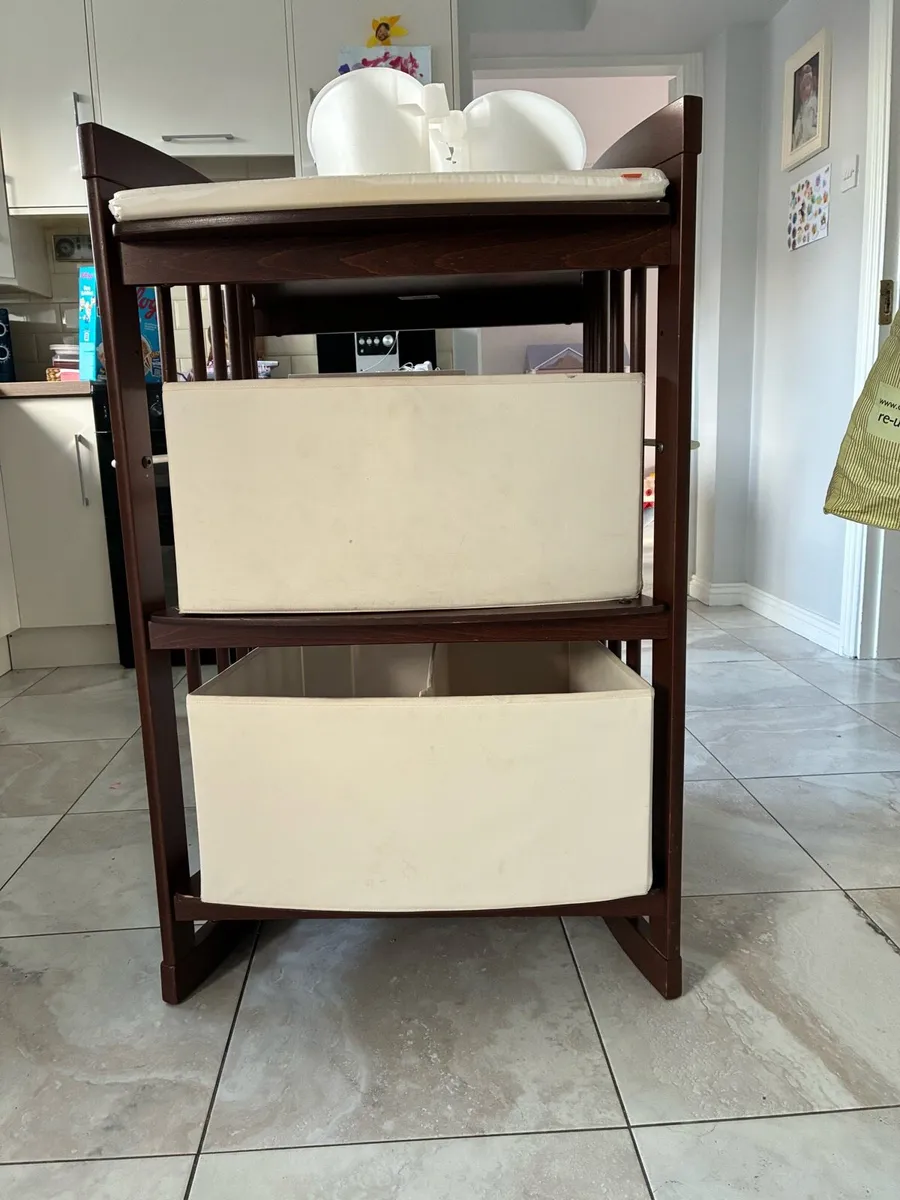 Baby changing station - Image 3