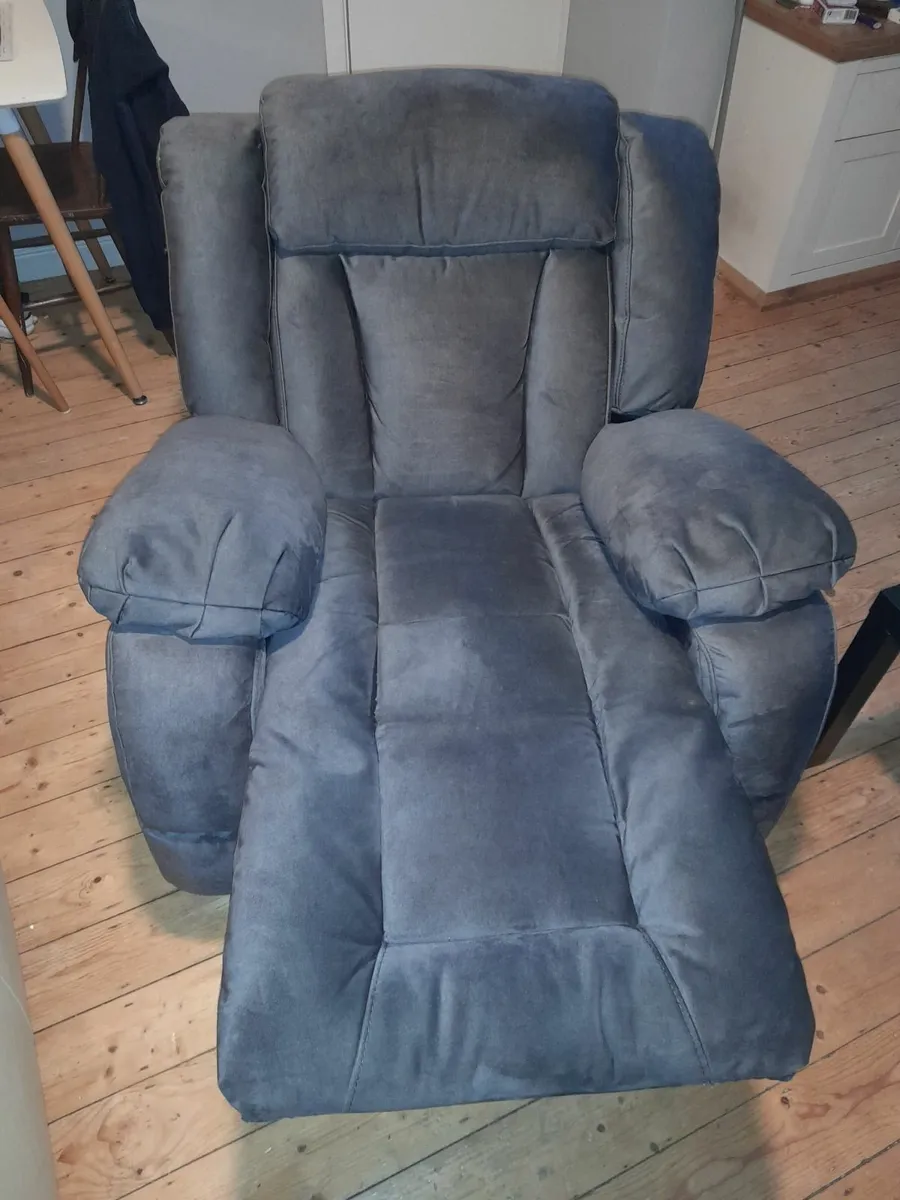 Recliner/Rocker/Swivel Chair - Image 3