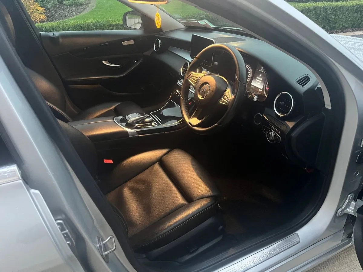 17 Mercedes C220 - Image 4