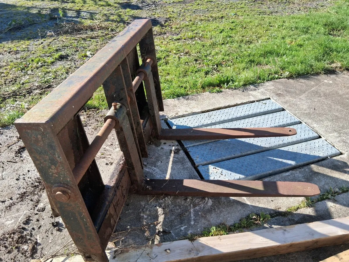 Skidsteer Pallet forks bobcat new holland jcb - Image 3