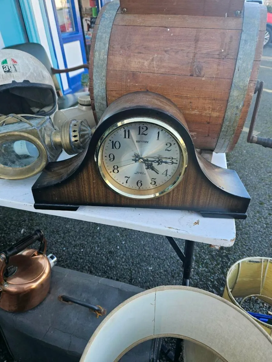 Vintage Mantle Clock - Image 1