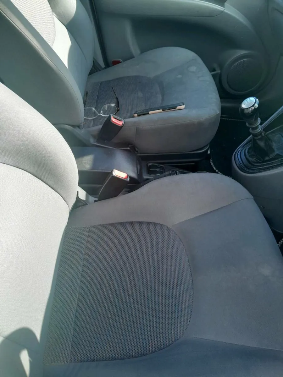 Car - Image 4