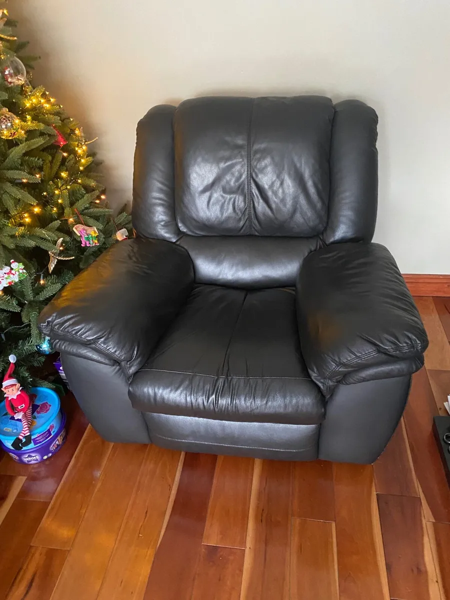 Leather Recliner armchair x 2 & 3 seater couch - Image 3