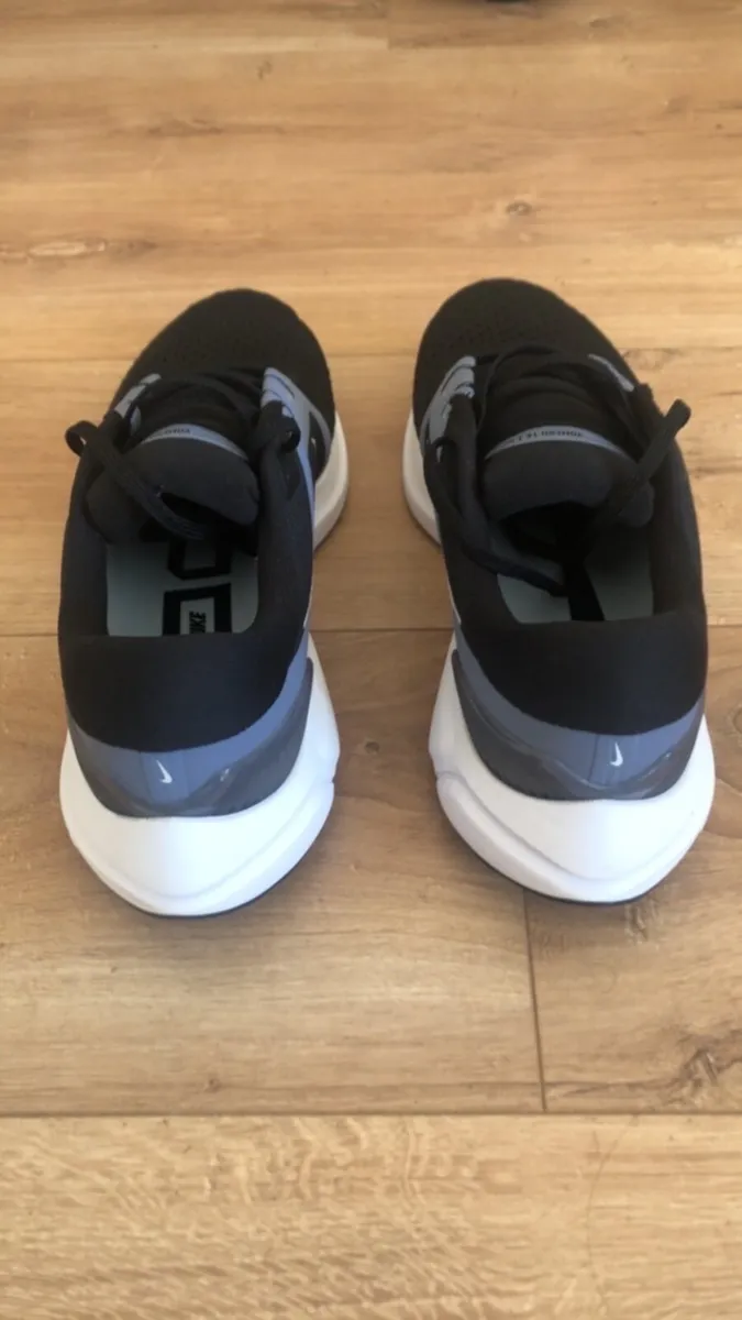 Nike Men’s Air Zoom Vomero 16 Runners - Image 2