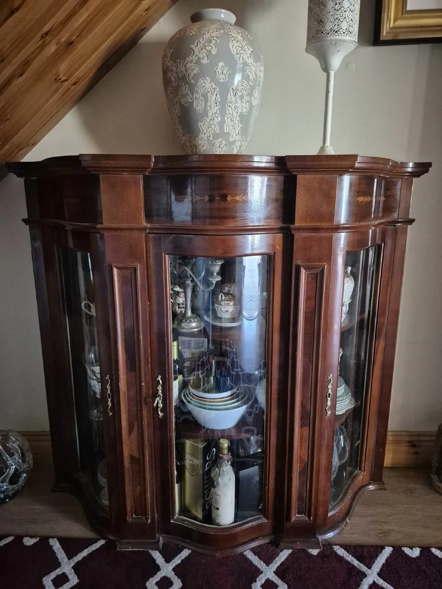 Display Cabinet - Image 1