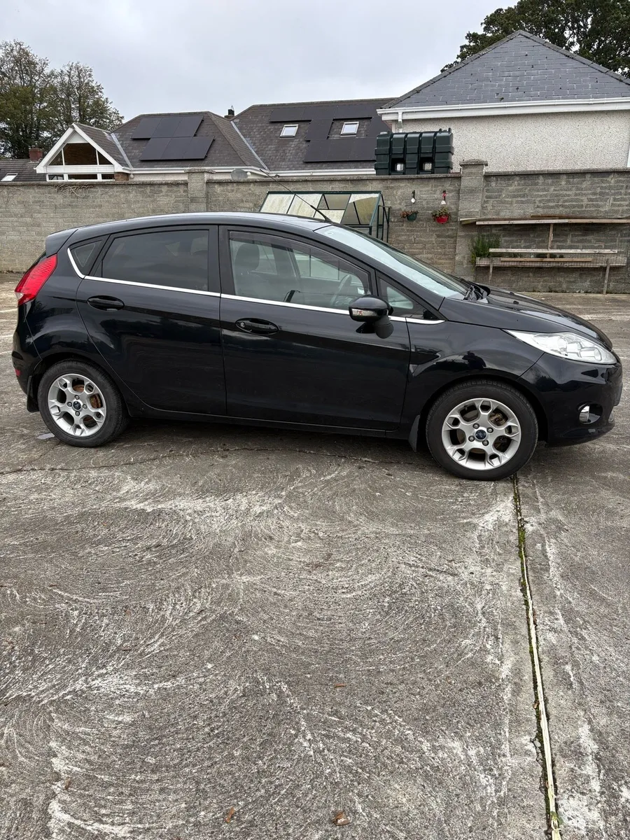 2012 Ford Fiesta - Image 2