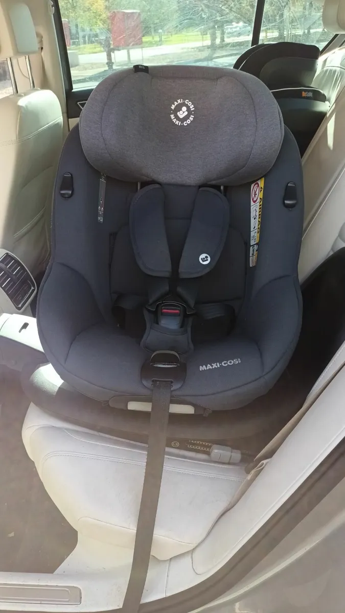 Maxi Cosi Swivel Car Seat - Image 2