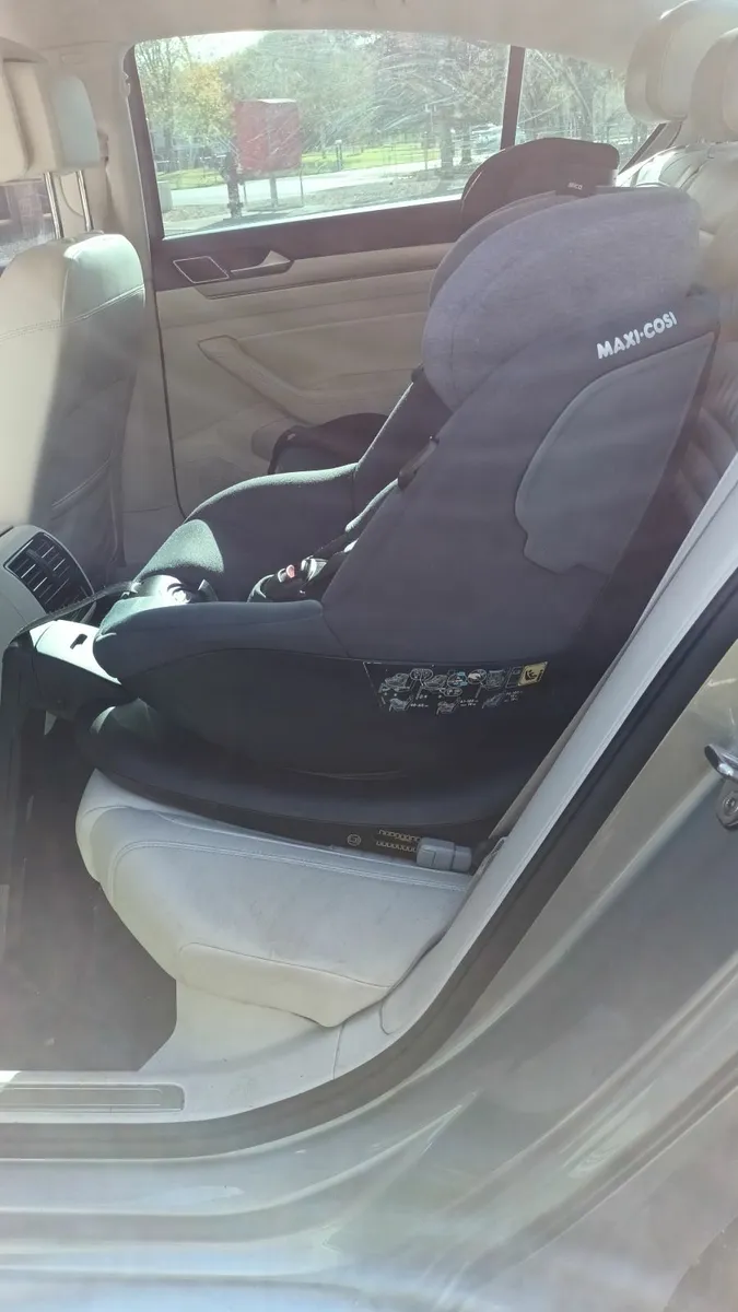 Maxi Cosi Swivel Car Seat - Image 3