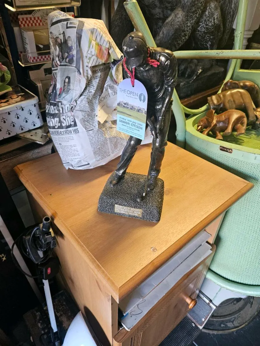 Golfing Figure - Image 1