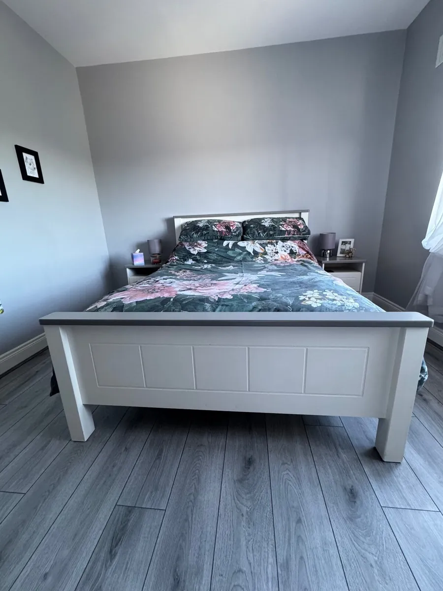 Bedroom Furniture Set - Image 2