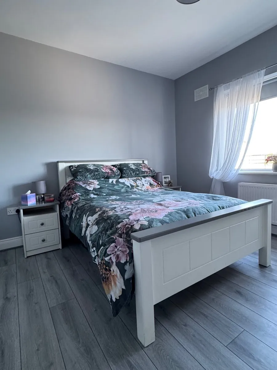 Bedroom Furniture Set - Image 4
