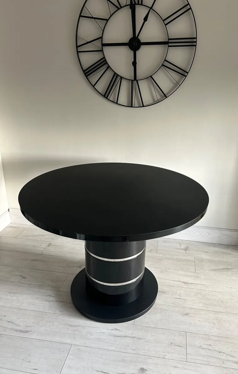 Kitchen/Dinning table - Image 1