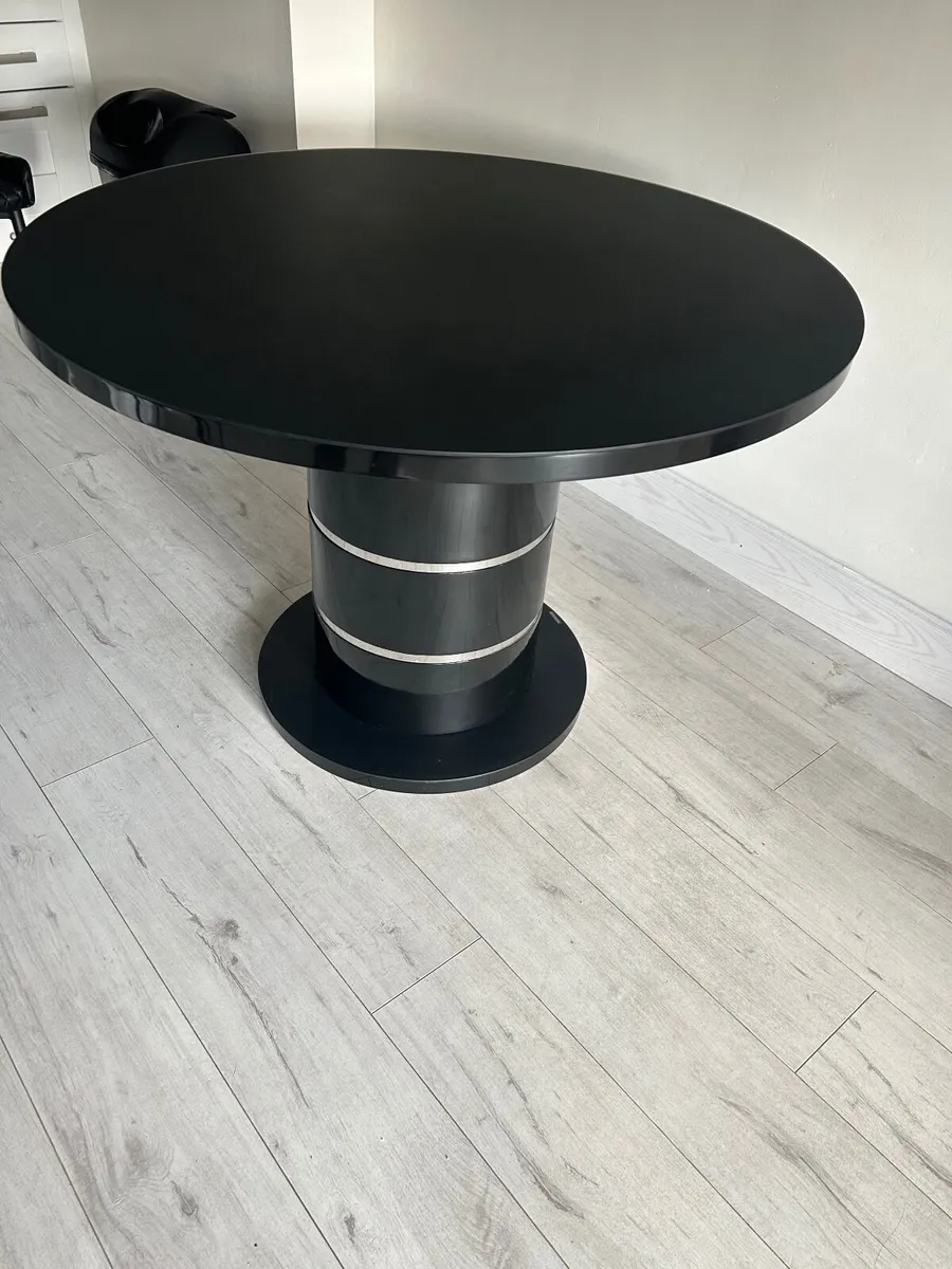 Kitchen/Dinning table - Image 2