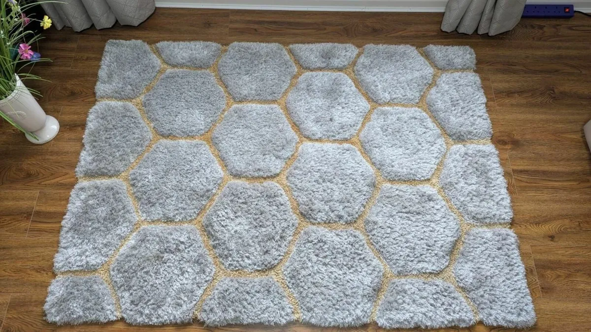 Soft Hexa Grey Rug – Modern Shaggy Carpet - Image 1