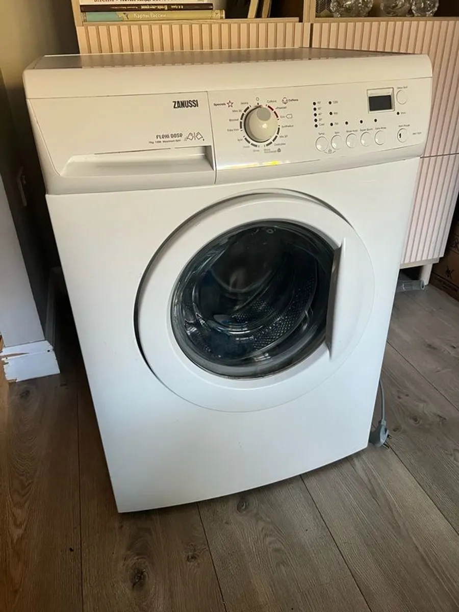 Zanussi washing machine - 7kg - Image 1