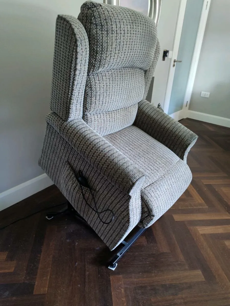 Uplift/recliner chair - Image 3